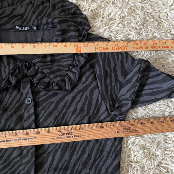 Nasty Gal collection cropped women’s collar blazer button down, 6, zebra print - Picture 6 of 16